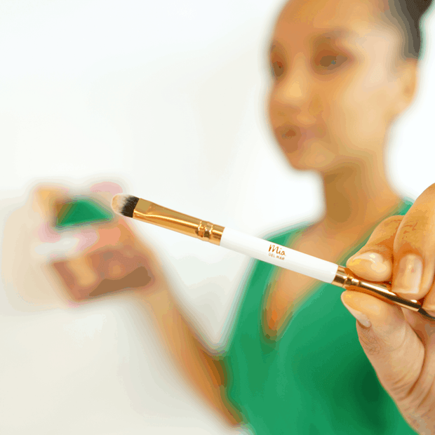Novelera Eyeshadow Palette + Dual Ended Brush